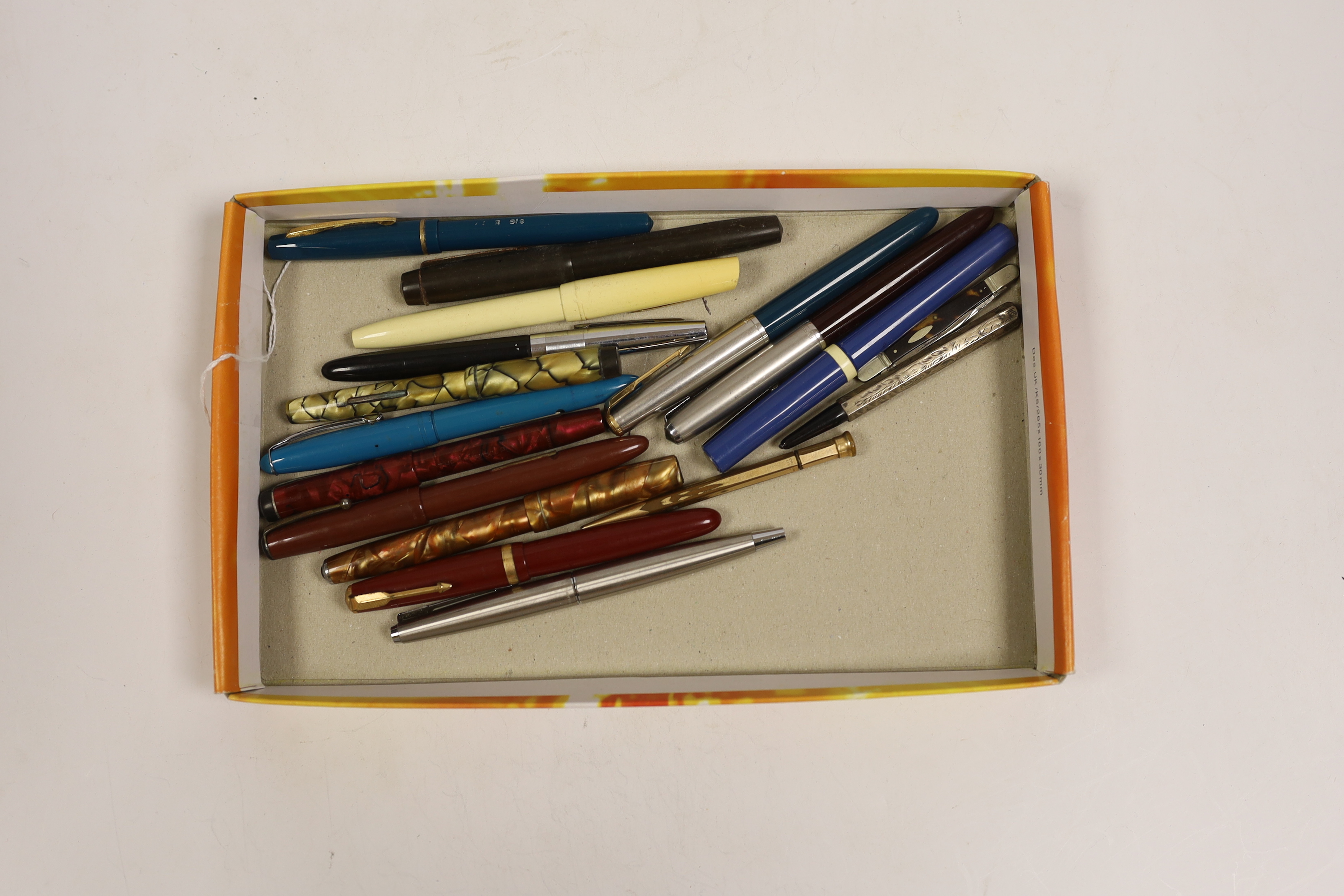 A collection of fountain pens and propelling pencils by Parker, etc. and a small penknife (17)